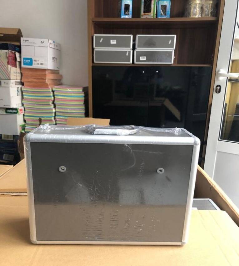 Boîte à Pharmacie Métallique Taille Moyenne 25×29cm – Rangement Médical Pratique et Sécurisé